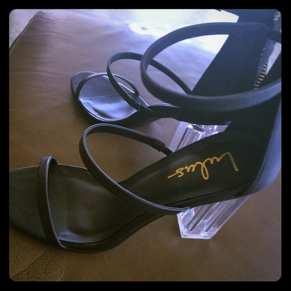 New Lulu's black sandals with clear heel 8.5